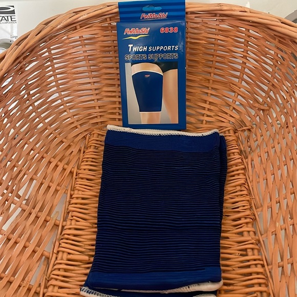 FeiMoShi Lot Of 2 Thigh Supports Unisex - Picture 2 of 4